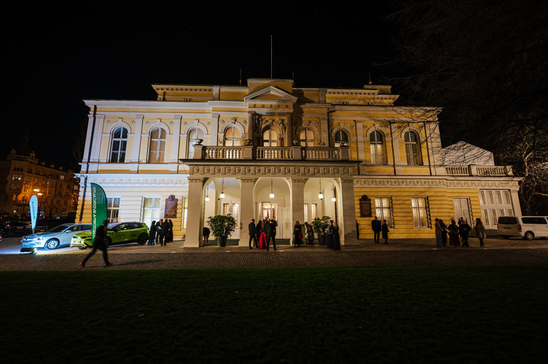 Palác Žofín je již nachystaný a ples může začít!