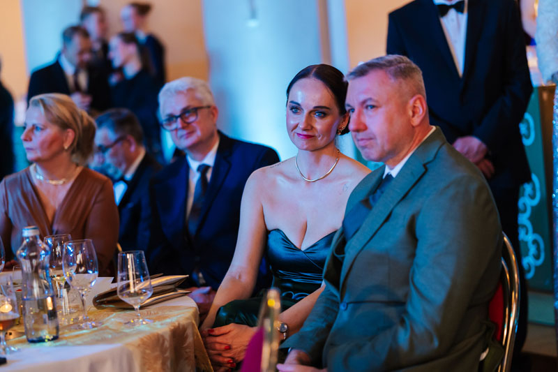 Poradkyně pana ministra Mgr. Petra Krulová, Ph.D., s manželem, v pozadí členka prezidia ČAS Mgr. Dana Vaňková